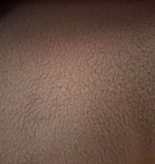 Beige parisängyn päiväpeitto
