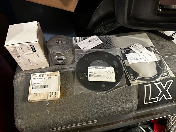 Yamaha DT 125/Derbi mäntä,männänrenkaat+tiivisteet