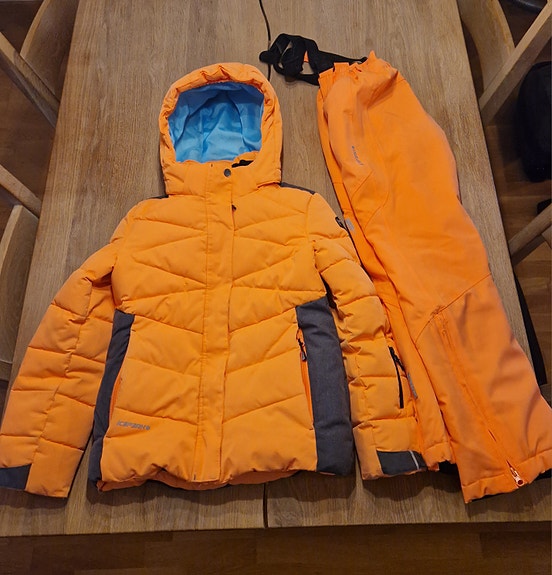 Lasten toppatakki ja housut, Icepeak.