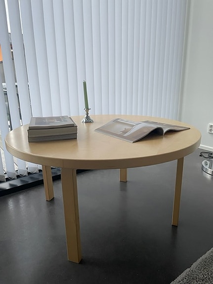 Artek pyöreä sohvapöytä