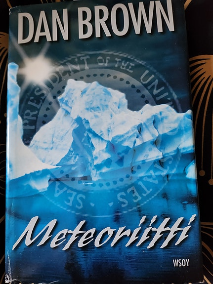 Dan Brown Meteoritti Kirja