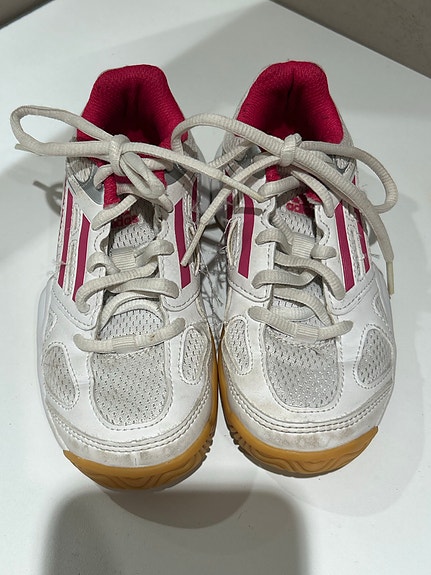 Adidas sisäpelikengät, koko 29