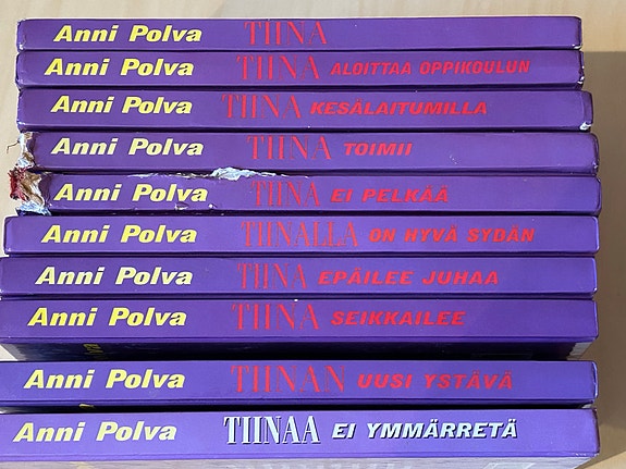 10 kpl Tiina kirjoja