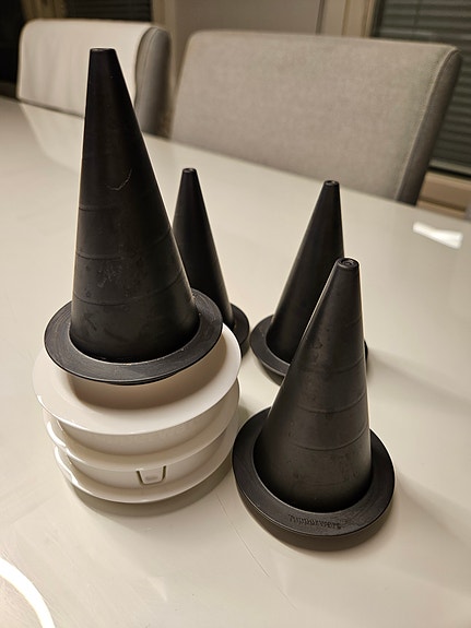 Tupperware UltraPro Cornetti -kartionmuotoiset leivontamuotitte