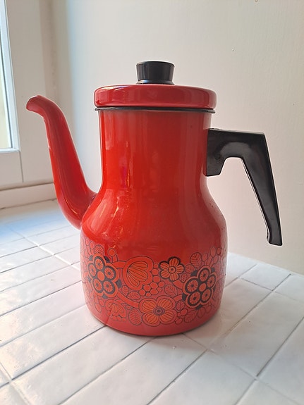 Arabia Finel-kahvi-/teepannu, koristedesign Raija Uosikkinen