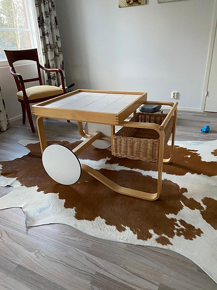 Artek Alvar Aalto 900 tarjoiluvaunu