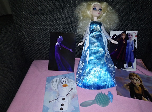 Disney Frozen Elsa nukke sinisessä mekossa