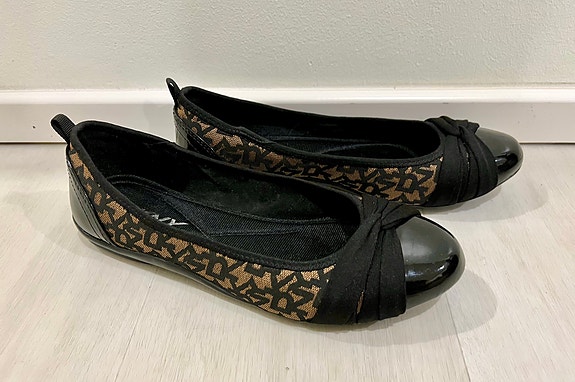 DKNY musta-ruskeat ballerinat, kuin uudet, 37