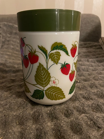 🔸 Italialainen vintage-purkki 70-luvulta – mansikkakuvio, kansi