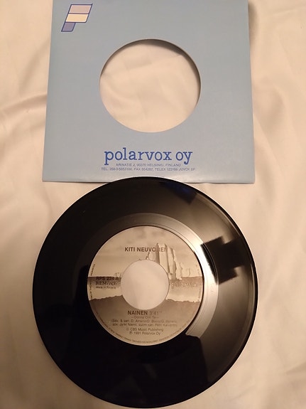 Kiti Neuvonen 7" Nainen/Viileä Veronan viini