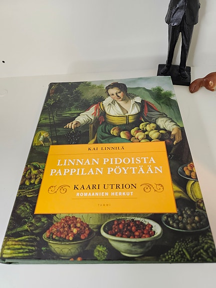 Kai Linnilä: Linnan pidoista pappilan pöytään, Kaari Utrion romaanien herkut