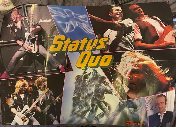Status Quo (4 jäsentä) nimikirjoitukset julisteessa