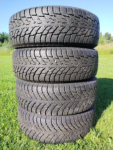 Nokian Hakkapeliitta 285/70 R17 kitkarenkaat – Uudenveroiset (DOT 2023)