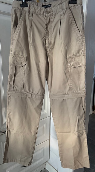 Miesten  Henrys reisitaskuhousut /shortsit  koko c 48