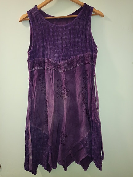 Violetti puuvillamekko, M