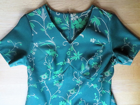 Upea kotimainen vintage-mekko (60-70-luku)