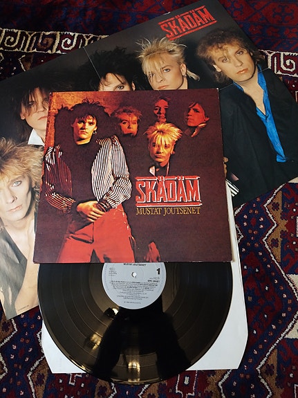 Skädäm – Mustat Joutsenet LP-levy Julisteella!!!