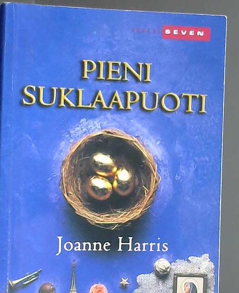 Joanne Harris: Pieni suklaapuoti (nidottu, suomenkielinen, 2007)