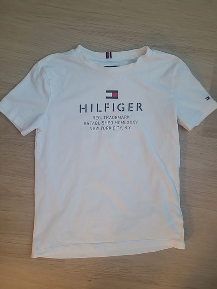 Tommy Hilfiger t-paita