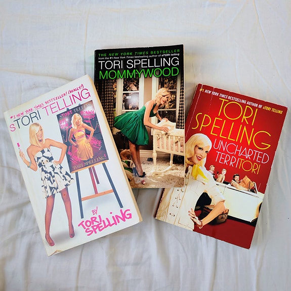 3 Tori Spelling kirjaa (in English)