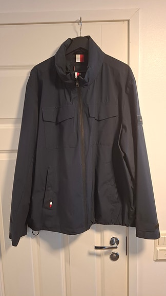 Tommy Hilfiger kevyttakki