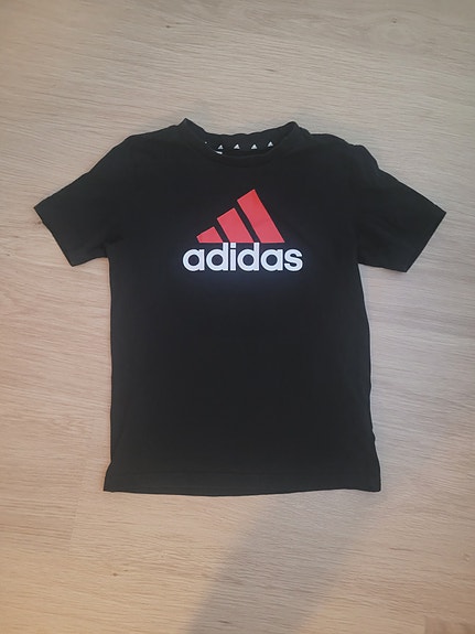 Adidas t-paita