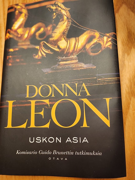 Donna Leon Uskon Asia Kirja
