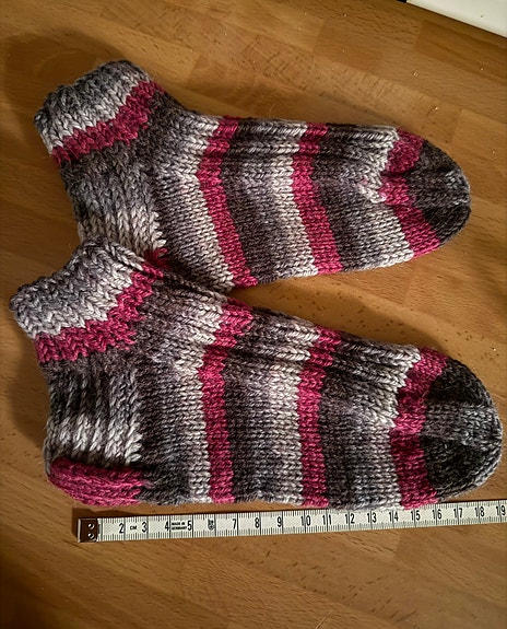 Villasukat (itse kudotut, Seitsemän veljestä -lanka) koko n.32 (20cm)