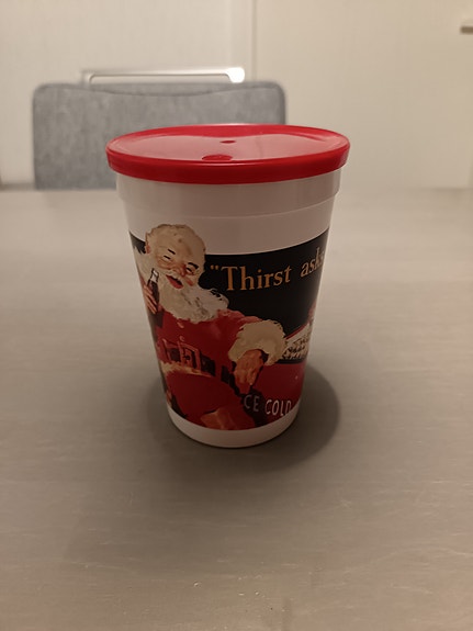 Coca Cola muki ja CD kotelo