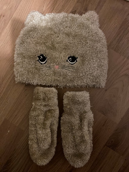 Hm pörröpipo ja lapaset, koko 110/128cm