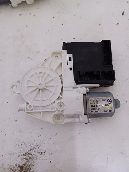 VW Golf 2009-2014 1.2 TSI Lasinnostimen moottori etu vasen 561959701C Z1M