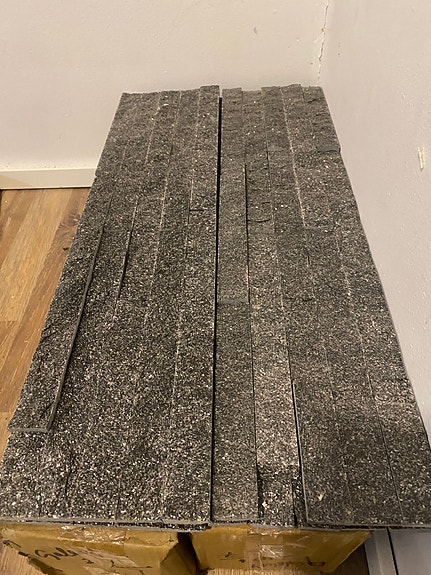 Galaxy Kivinen seinälevy 24 * 6 tuumaa, kaksi laatikkoa, pinta-ala n. 2m2.