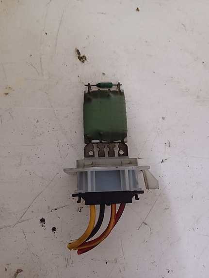 Skoda Octavia 2010-2013 1.6 TDI Lämmityslaitteen puhaltimen vastus 1K0959263A