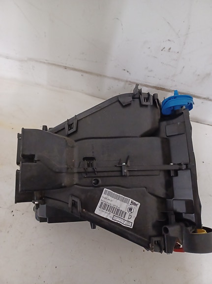 Skoda Octavia 2010-2013 1.6 TDI Lämmityslaitteen kotelo jakorasia 1K1820353