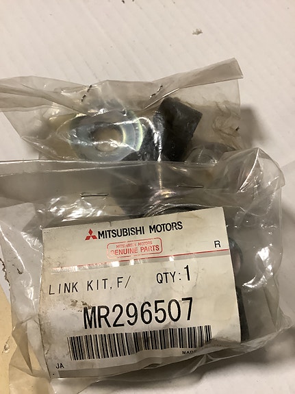 MR296507 Kallistuksenv.kumisarja Mitsubishi L200,Pajero Sport