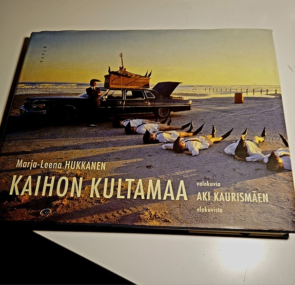 LÖYTÖ! Kirja; valokuvia Aki Kaurismäen elokuvista.