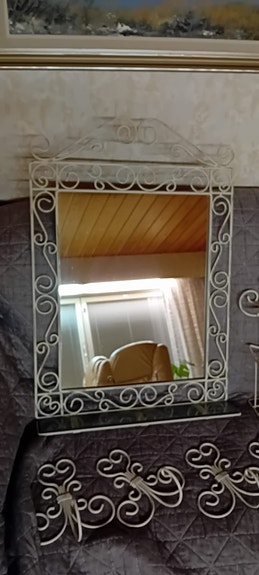 Metallinen koristeellinen peili, koukut ja wc- pap.teline