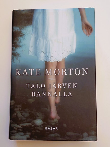 Kate Morton:  Talo järven rannalla