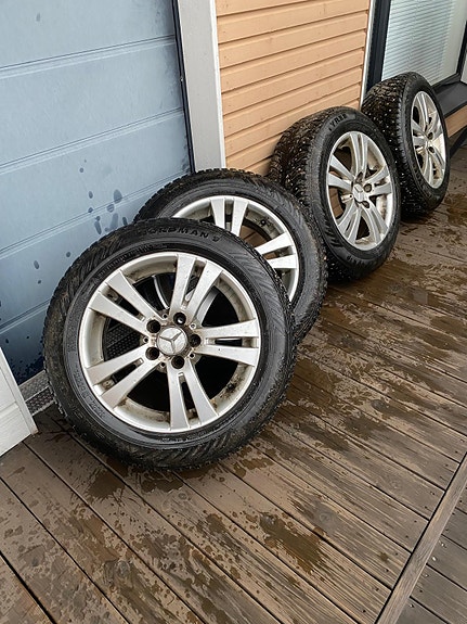 MB W212 Nastarenkaat vanteilla 205/60 R 16