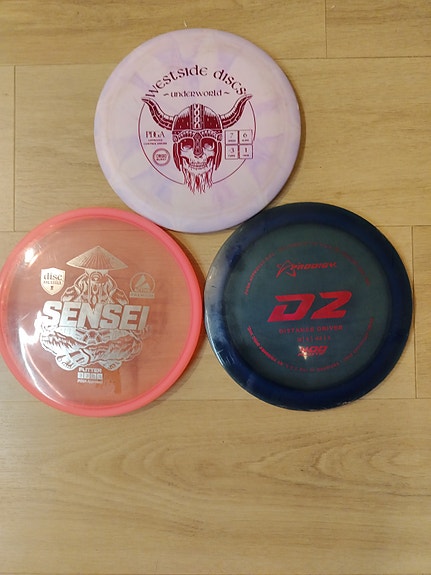 Vähän käytettyjä frisbeegolf kiekkoja