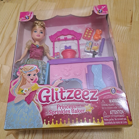 Prinsessa-nukke ja keittiö (uusi)