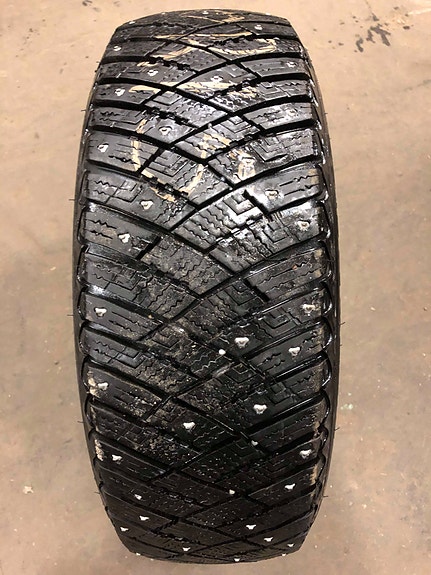 Nastarenkaat Goodyear Ultra Grip Ice Arctic DOT 2013 185/60 R15 88 T XL T 88