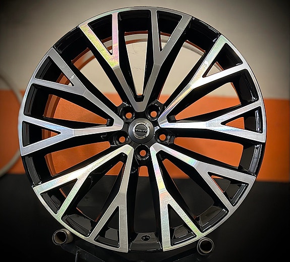 Kevytmetallivanteet Volvo Original 9xR22 5x108 / ET43 / 63