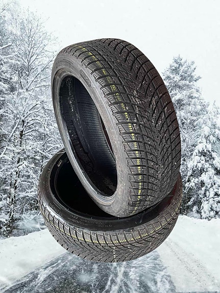 Lamellirenkaat Goodyear Ultra Grip Performance 3 DOT 2023 205/45 R17 88 V XL V 8