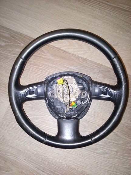 Audi 3-puolainen ratti