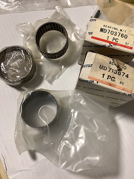 713674/703760 vaihteiston laakerit Mitsubishi L200,L300,Pajero