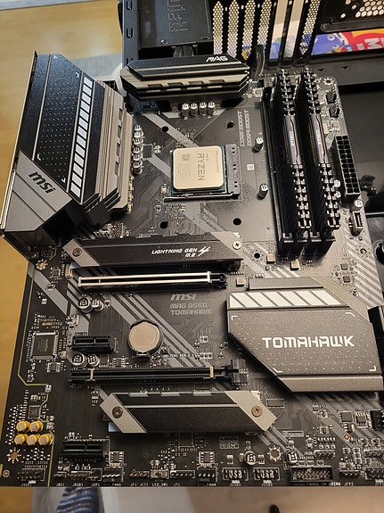 MSI Mag B550 Tomahawk + AMD Ryzen 5 5600X + DDR4 64 gt 3600 mhz | Tori