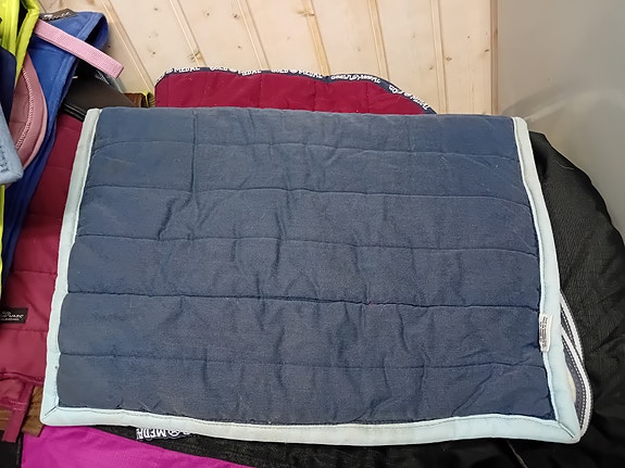 Poly pad