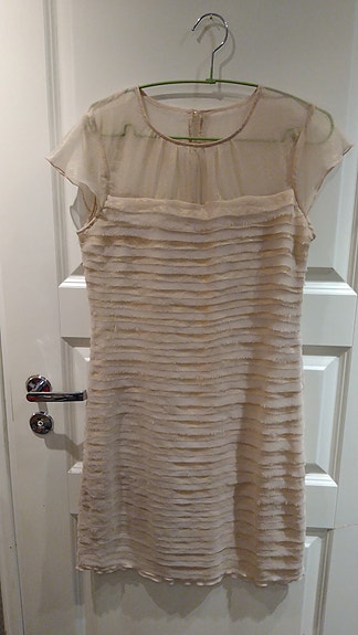 Beige juhlamekko