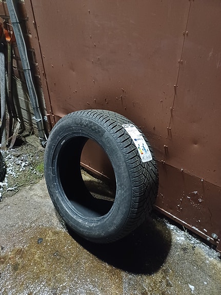 Uusi kitkarengas 235/60R18
